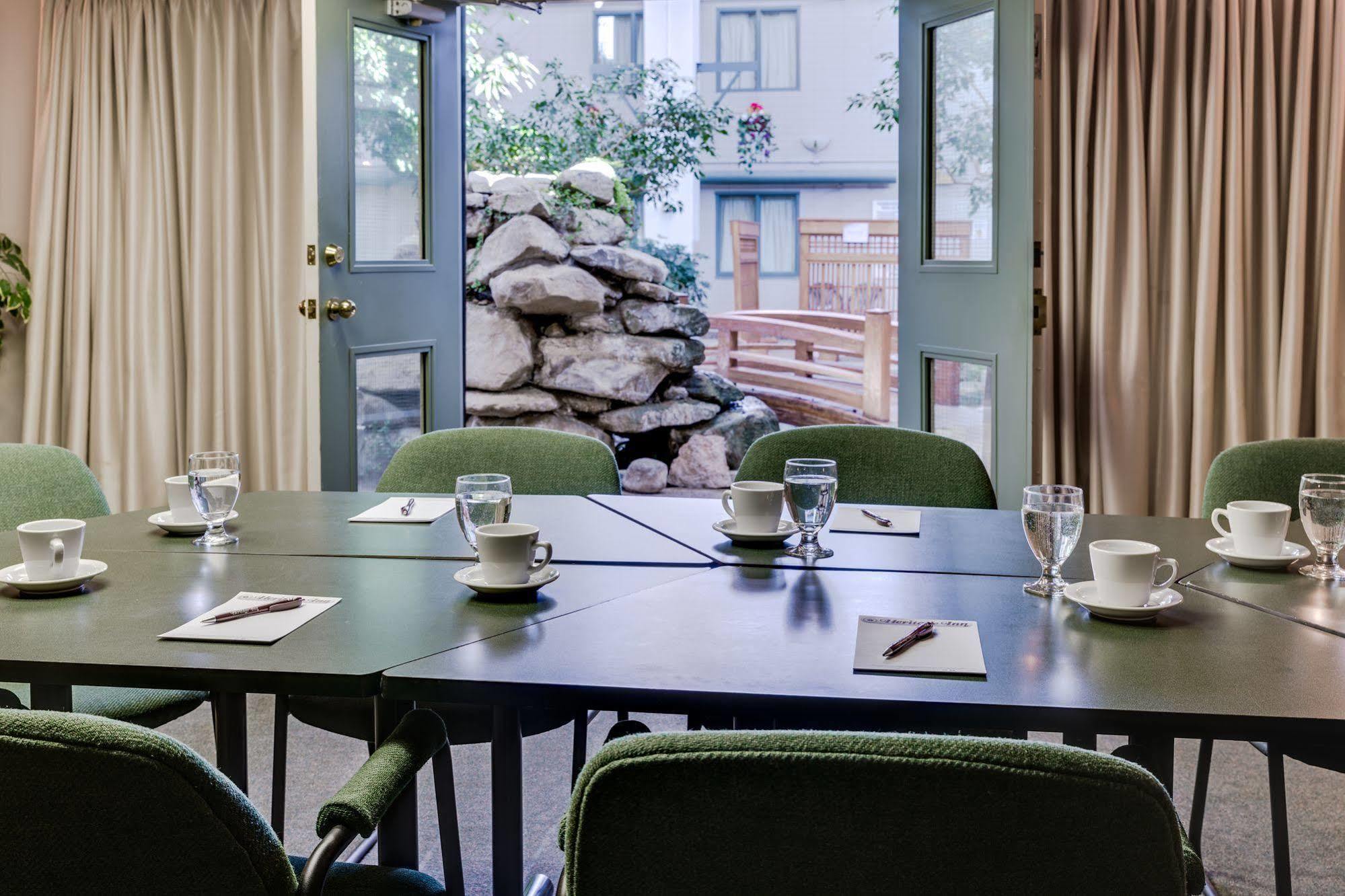 Heritage Inn Hotel & Convention Centre - Taber Bagian luar foto